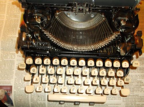 Royal  1950s RED Royal Quiet de Luxe Portable Manual Typewriter