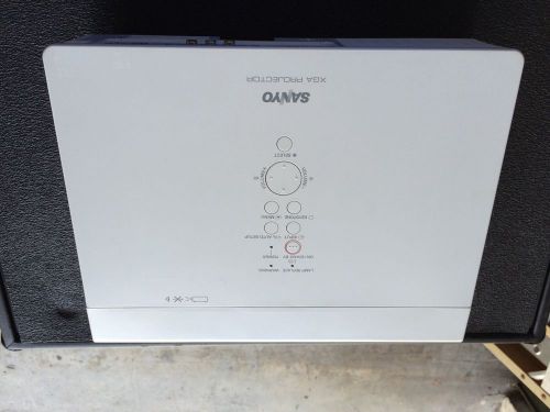 Sanyo xu106 projector for sale