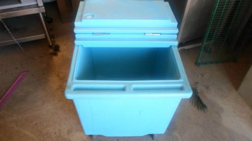 Cambro Cooler with drain and lid on wheels 22&#034; x 26&#034;