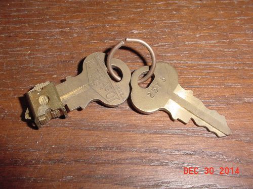 VINTAGE Chicago Replacement wafer pack Vending lock &amp; 2 keys #2573 Gumball Candy
