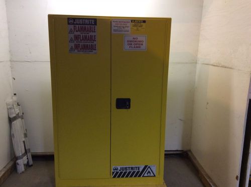 (1) Justrite 45 Gal Flammable Safety Cabinet Manual Close