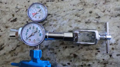 Western Medical XL- 2002 Compressed gas regulator oxygen used twice + Humidifier