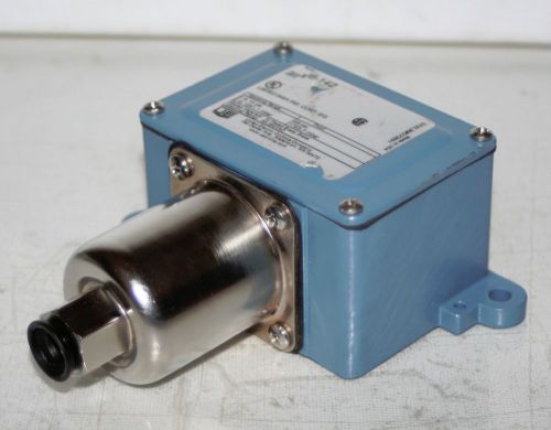 0-18 psi pressure switch  united electric ue j6-142 for sale