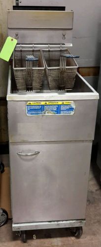 Used Magikitch&#039;n MK42 SM 40lbs Nat. Gas Fryer With Casters