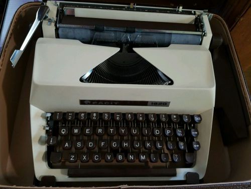 Vintage Facit 1620 Typewriter (1969) - Very Clean With Carrying Case