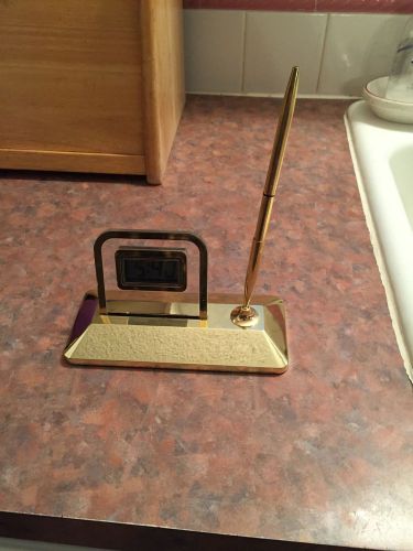 BRASS &amp; PLASTIC QUARTZ  DESK CLOCK AND PEN HOLDER