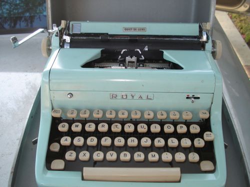 1950 Royal Quiet De Luxe Portable Color Blue Typewriter