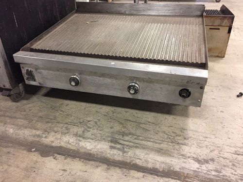 Used wolf 36&#034; grooved griddle with thermostatic controls natural gas for sale