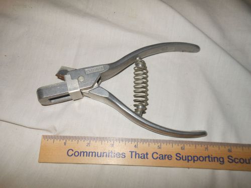 Stone Mfg. &amp; Supply Co.   -    Pig Notch Tool for Ears -