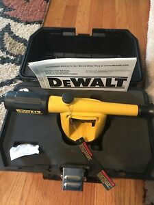 DeWalt DW090 Manual Builder&#039;s level with Plumb Bob in Case *READ*