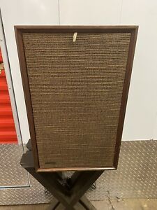 2 Maximus 5/ Vintage Maximus  Speakers