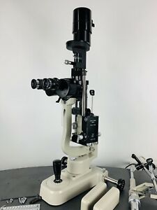 TOPCON SL-3E SLIT LAMP WITH HAAG STREIT TONOMETER.