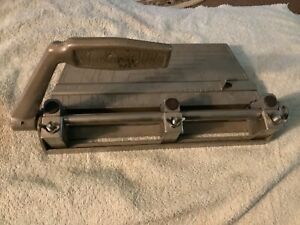 Vintage BOSTON 3 hole paper punch