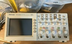 Tektronix TDS 2024 200MHz 4Ch Oscilloscope w/ TDS2CM Module &amp; 4 probes USED