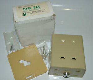 Beko BTG-EM Elite Metal Thermostat Guard Lock w/key (Beige) 4-1/2&#034; X 4-3/4&#034; NEW