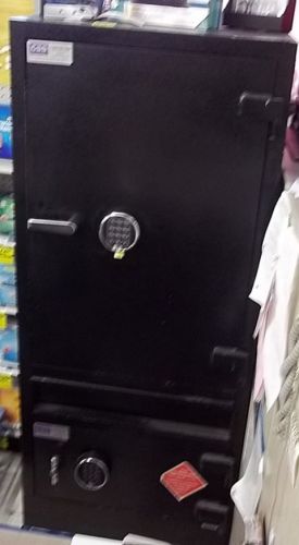 Css 2-door digital cash/valuables safe with time delay (pittsburgh pa area) for sale