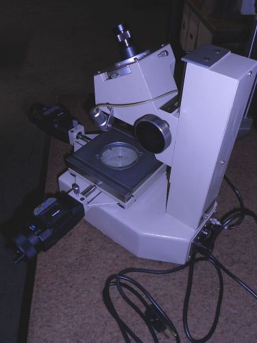 MITUTOYO TOOLMAKERS MICROSCOPE 176-901-1A WITH 164-162 DIGITAL MIC HEADS