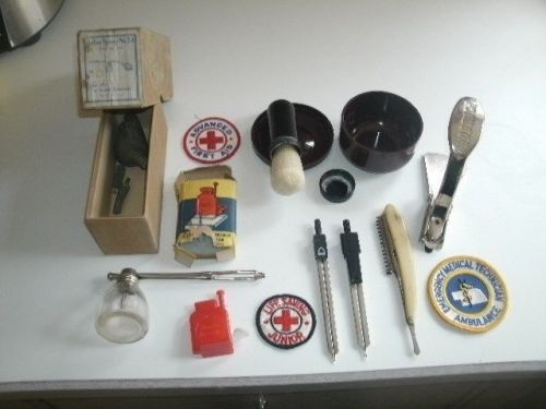 11 vintage medical tool: margin measures, vapour spray, shaving tool, Bakelite..