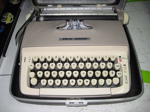 Smith-Corona Galaxie Portable Manual Typewriter w/ Hard Case, Key, Cover and Pad