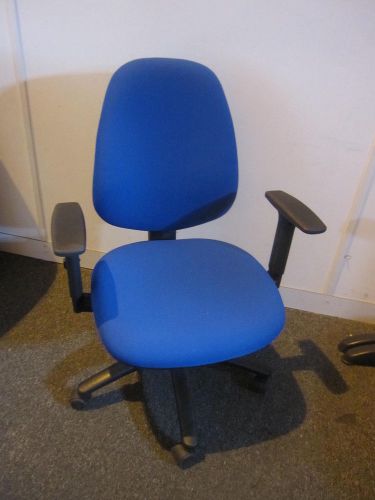 Pledge task chair in blue