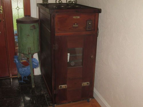Brower No. 624 E Vintage redwood incubator
