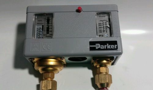 Air pressure regulator with rest bottom