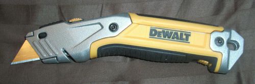 DeWalt Utility Knife Razor Blade Retractable DWHT10046 hand tool with 3 blades