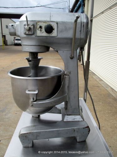 HOBART A200 20QT DOUGH MIXER  WITH BOWL AND ATTACHMENT. 20 qt