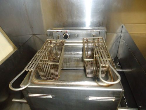 Restaurant Hood System with Protex Fire Suppressin, Grill, Deep Fryer and Exaust