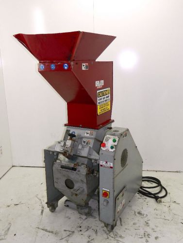 2003 Wittmann ML-33 Granulator 5 Hp 460V 3 Ph 270 RPM 3 Blade 300mm x 300mm