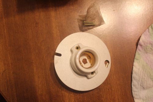 Hubbell 459 conduit box cover lamp socket w/screws, 6&#034; leads.