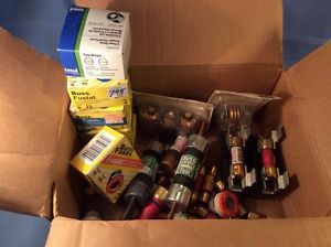 BOX OF ASSORTED FUSES:UNUSED SEE PHOTOS -FREE SHIP
