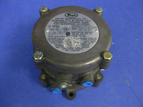 Dwyer 1950-00-2f explosion proof differential pressure switch. .07-.15 wc for sale