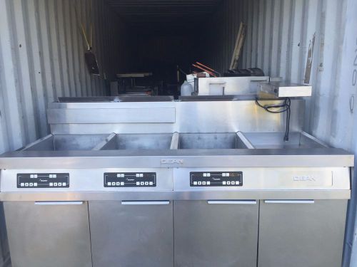 FRYMASTER - Dean 3 Well Natural Gas Fryer With Filtration System
