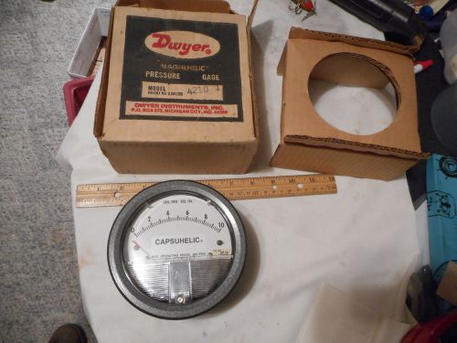 DWYER Magnehelic Pressure Gage model 4210