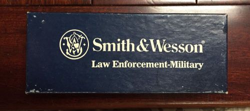 Smith &amp; Wesson Box Law Enforcement-Military