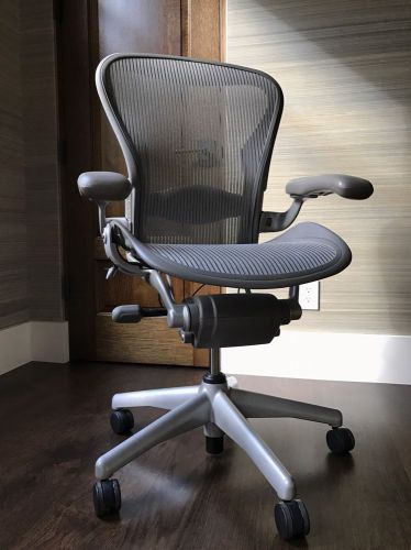 Herman Miller Aeron Mesh Office Desk Chair Medium Size B fully adjustable lumbar