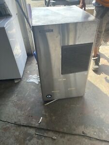 Hoshizaki KM-630MAH 650 lb, Crescent Ice Cube Machine, Head unit only-Air Cooled