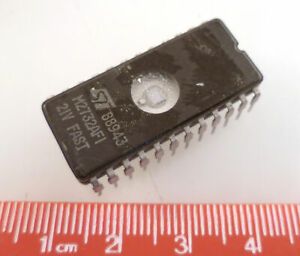 ST M2732AFI 21V Fast EPROM 200NS CDIP24 OM0195X