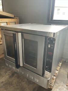 BLODGETT DFG-100-3 FULL SIZE GAS CONVECTION OVEN USED