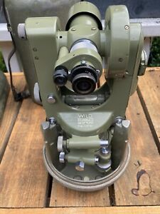 WILD HEERBURGG SWITZERLAND MODEL T1-A THEODOLITE with Hard Case Survey Level