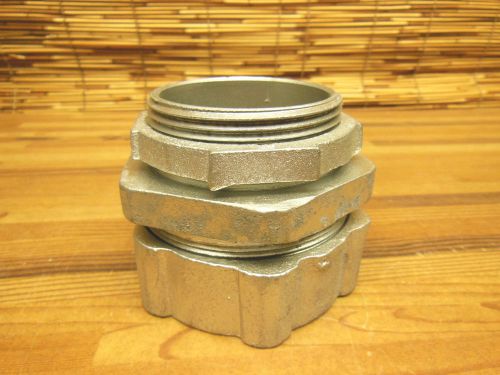 2 1/2&#034; threadless connector gland compression type for threadless rigid conduit for sale