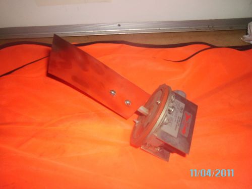 Dwyer air flow switch model 530       1026 for sale