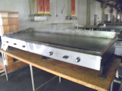 COMMERCIAL 84&#034; THERMOSTATIC CONTROL SEVEN BURNERS 1&#034; THICK GRIDDLE NAT GAS