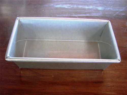 Chicago metallic 41065 8&#034; x 4&#034; x 2 1/2&#034;d 3/4 lb single loaf bread pan for sale