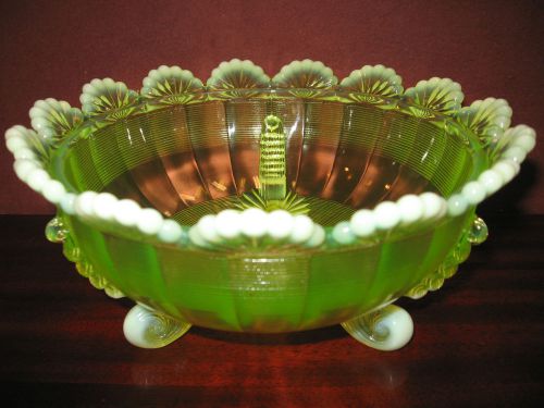 Vaseline uranium opalescent glass tabletop serving candy fruit bowl pattern mint