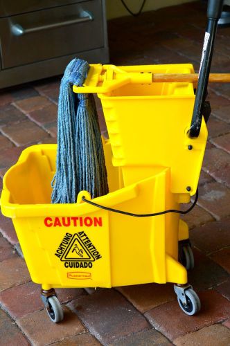 Rubbermaid bucket wringer mop bucket yellow commercial comb plus wood stick for sale