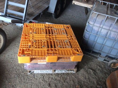 used plastic pallets