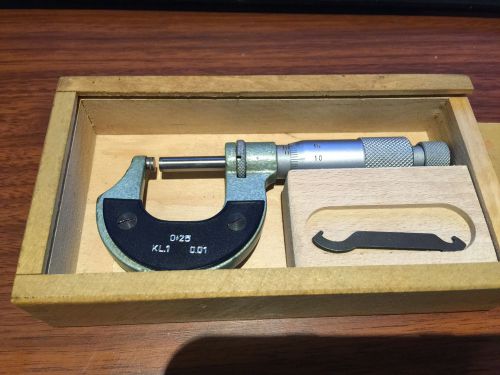 VIS Outside Micrometer With Lock  Made In Poland 0- 25 mm .01mm Metric w/ Case