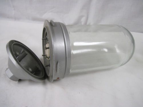 Hubbell Industrial Lighting vaportite fixture w/clear heat resist globe VP250.mz